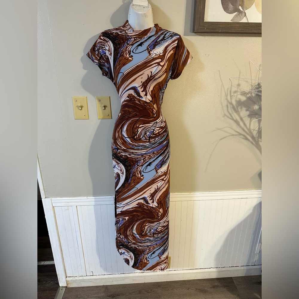 Chic Swirl Maxi Dress in Brown and White